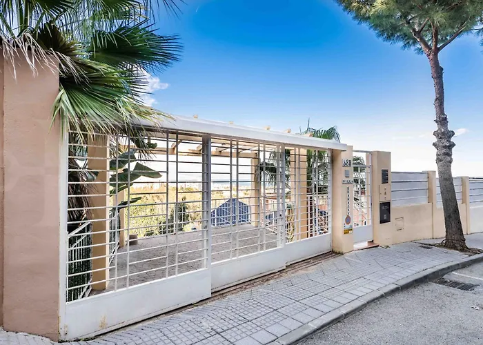 Premium With Private Pool & Garden By Rems فيلة توريمولينوس